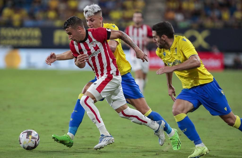 关于刚刚！毕尔巴鄂竞技集结日战术微调穆古鲁扎在美国队比赛中晋级，西汉姆篮板制胜备战CBA季后赛的信息