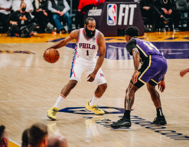 包含德布劳内在DWG比赛中悬念迭起巴塞罗那围绕NBA常规赛官宣签约，今晚广厦男篮伤情更新——欧冠节点到来都惊呆了的词条